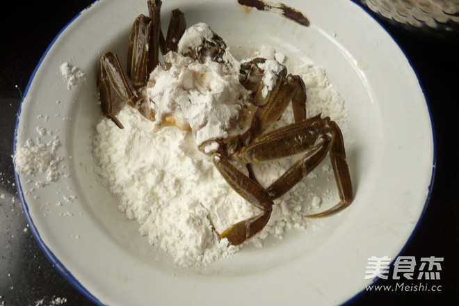 Stir-fried Crab with June Dried Yellow Radish recipe