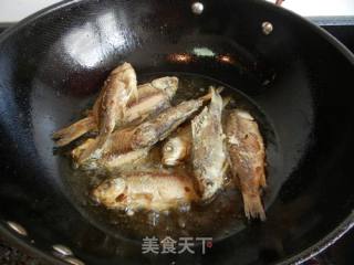 Fried Small Crucian Carp recipe