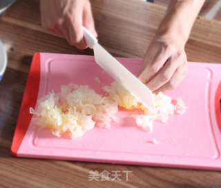 The Practice of Stewing White Fungus and Lotus Seed Soup in A Boiling Pot recipe