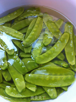 Cantonese Sausage Stir-fried Snow Peas recipe