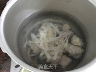 Dried Squid and Radish Ribs Soup recipe