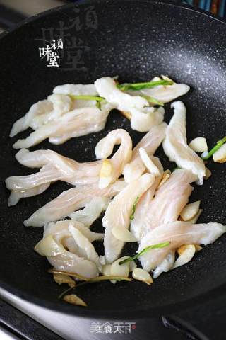 Fresh Fish with Silver Sprout Eggs recipe