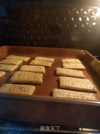 Scallion Soda Crackers recipe