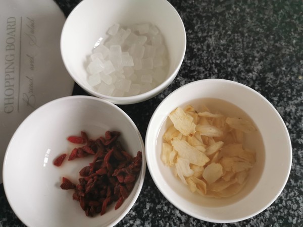 Lily White Fungus Soup recipe