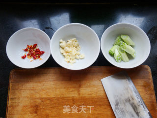 <taiwanese Cuisine> Stir-fried Flower Sticks (cuttlefish) recipe