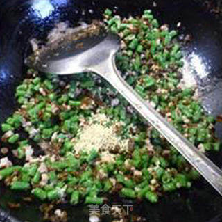 Sprouts and Minced Pork Fried with Beans recipe