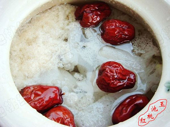 Bamboo Fungus, Red Dates and Tremella Soup recipe