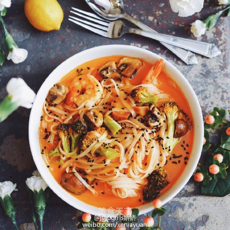Thai Rice Noodles with Coconut Milk Curry