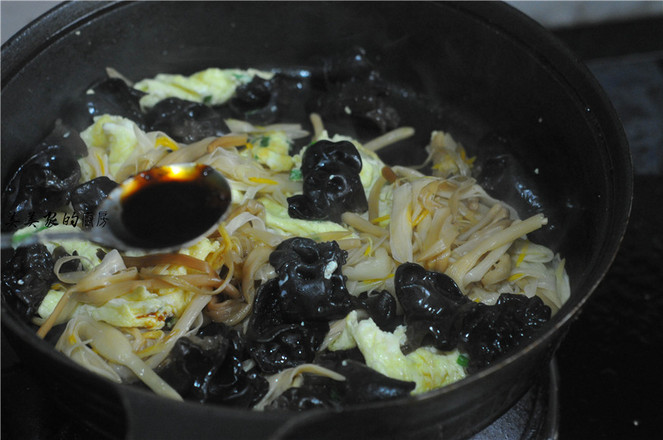 Scrambled Eggs with Yellow Flower Fungus recipe