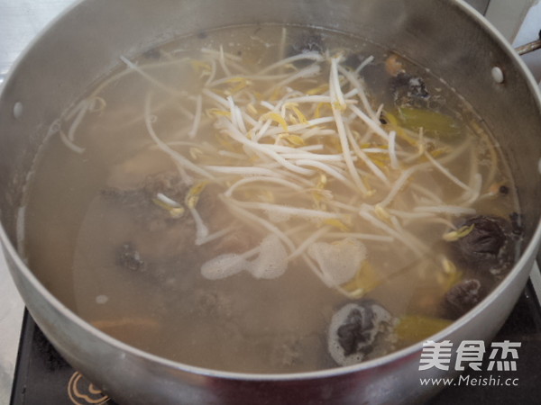 Silver Bud Shiitake Mushroom Crucian Fish Soup recipe