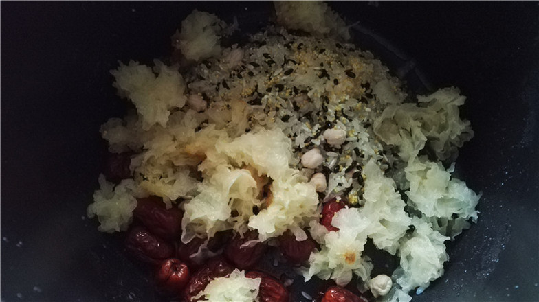 Beauty, Tremella, Red Dates, Black Rice Porridge recipe