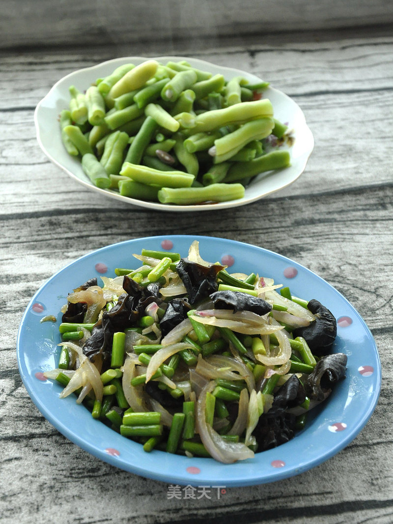 Fried Fungus with Garlic Moss and Onion recipe