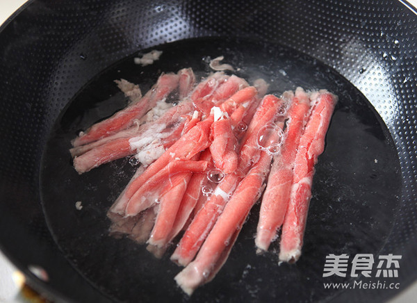 Fried Beef with Golden Needle recipe