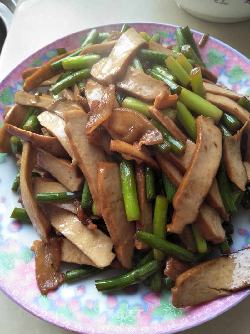 Stir-fried Tofu with Garlic Moss recipe