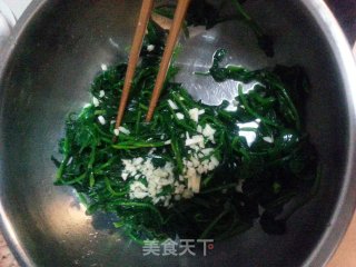 Spinach Mixed with Peanuts recipe