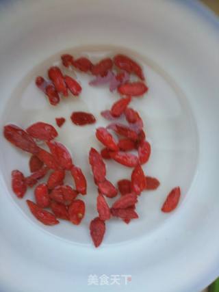 Stewed Wolfberry with Apple and Rock Sugar recipe