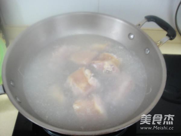 Salted Pork Trotters and Fresh Bamboo Shoots in Clay Pot recipe