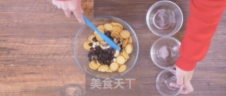 The Newest Internet Celebrity Snowflake Crisp, Pull The Grass! recipe