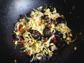Fried Fungus with Soybean Sprouts recipe