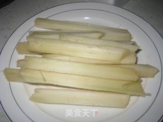 Horseshoe Carrot Pork Tendon in Clay Pot recipe