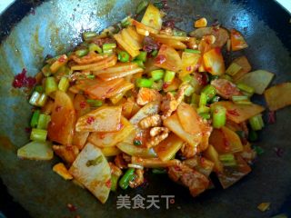 Stir-fried Pork with Celery and Potatoes recipe