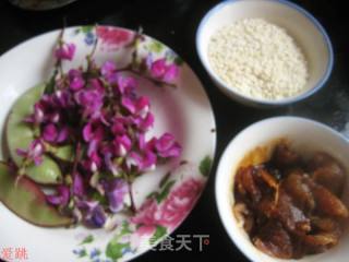 Glutinous Rice Porridge with Lentil Flowers and Pork Slices recipe