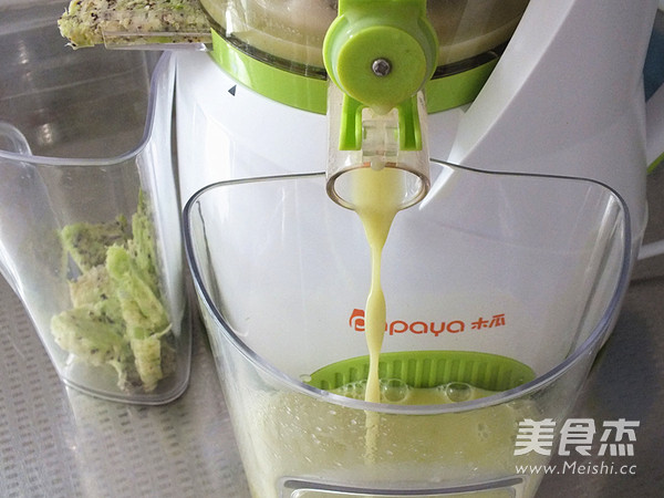 Freshly Squeezed Kiwi Juice recipe