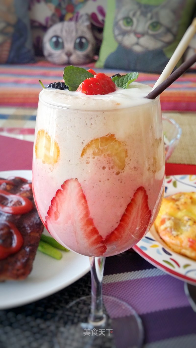 Smoothie (homemade Yogurt Mixed with Strawberry, Banana and Kumquat) recipe