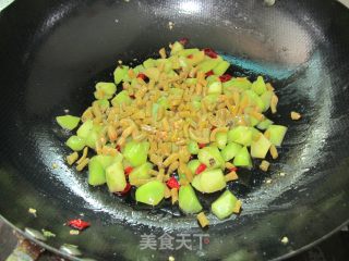 Stir-fried Diced Lettuce with Capers recipe