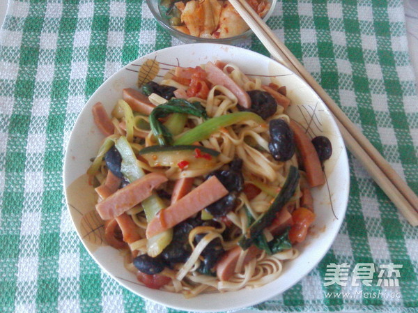 Rapeseed Tomato Fried Noodles recipe