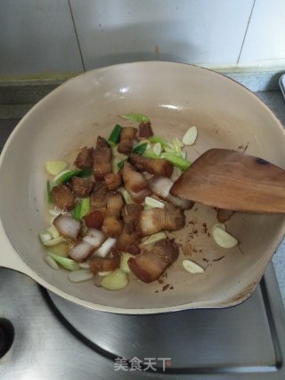 Stir-fried Mushrooms with Red Braised Pork recipe