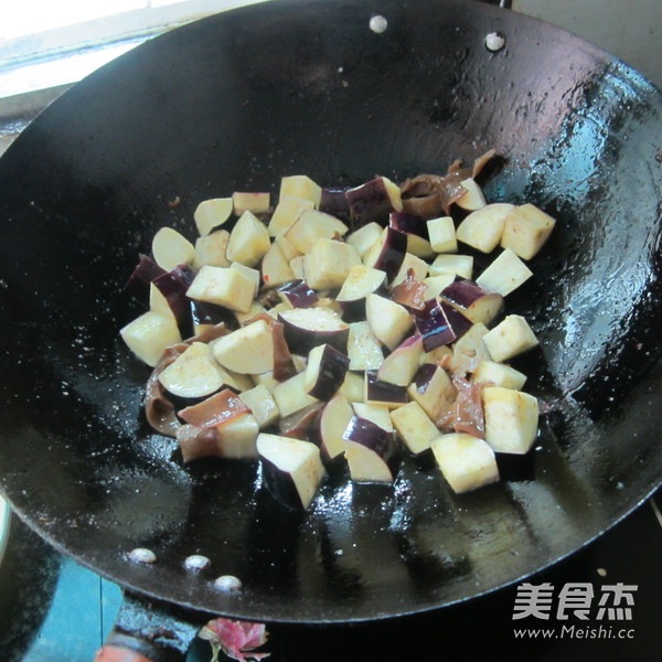 Fried Eggplant with Green Pepper and Fungus recipe