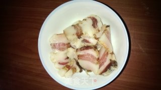 Stir-fried Bacon with Artemisia Quinoa recipe