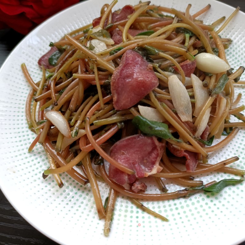 Stir-fried Portulaca Stem with Pork Tongue recipe