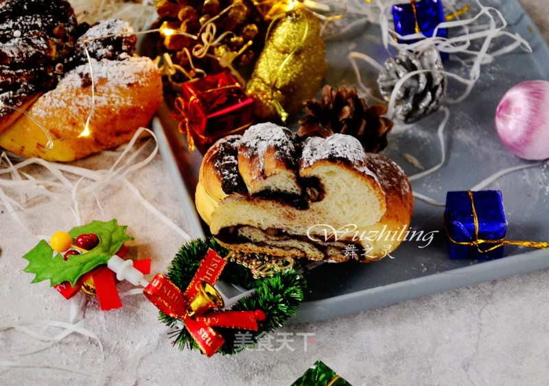 Christmas Chocolate Garland Bread recipe