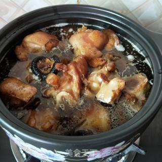 Stewed Pork Knuckle with Spring Bamboo Shoots recipe