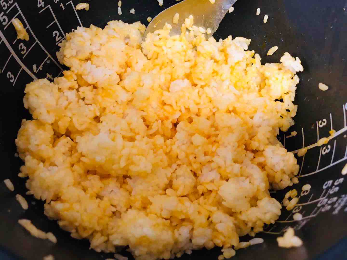 New Tricks Can be Made with Overnight Rice, Golden Fried Rice, for Adults and Children recipe