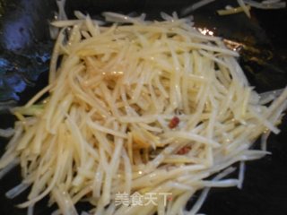 Vegetarian Stir-fried Crispy Double Silk---carrot and Potato Shreds recipe