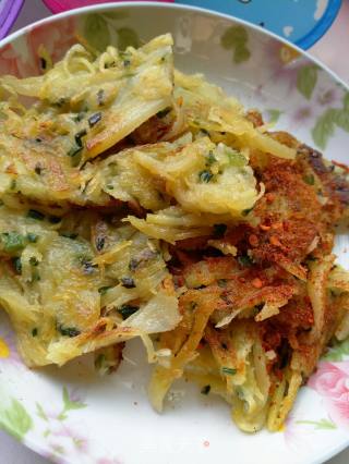 #春食野菜鲜# Wild Onion Potato Silk Cake recipe