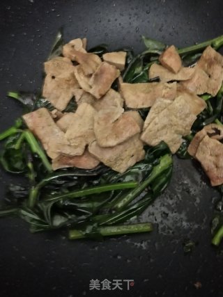 Stir-fried Pork Liver with Blood Skin Vegetables recipe