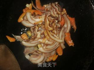 Stir-fried Carrots with Pork Ears recipe