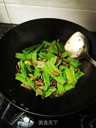 Home Cooking (fried Diced Meat and Egg with Snow Peas) recipe