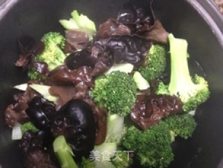 Broccoli with Black Fungus recipe