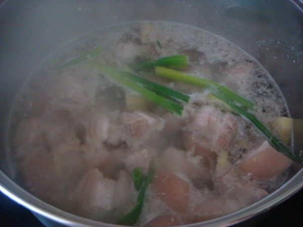 Braised Pork with Two Color Radishes recipe