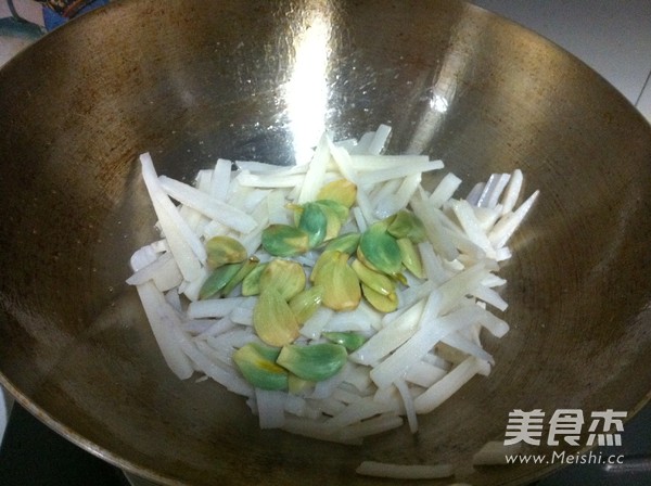 Stir-fried Lotus Root with Laba Garlic recipe