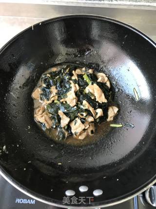 Fried Wakame with Sliced Pork recipe