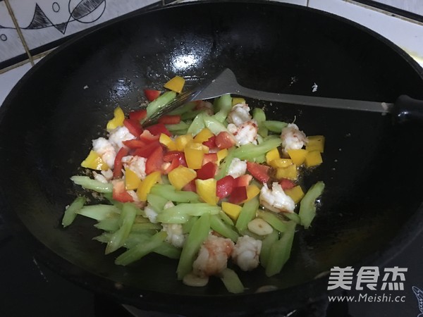 Fried Shrimp with Celery recipe