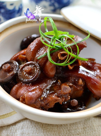 Stewed Pork Trotters with Shiitake Mushrooms recipe