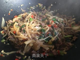 Stir-fried Beef with Shredded White Radish recipe