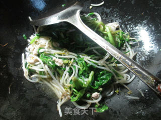 Stir-fried Green Bean Sprouts with Wormwood recipe